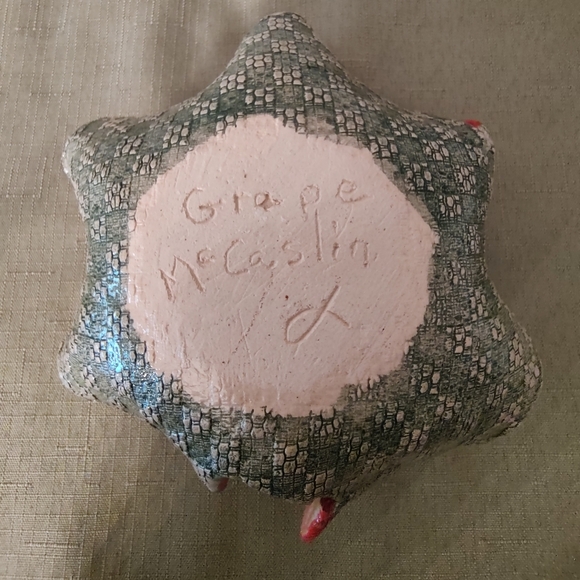 Handmade Pottery Leaf Bowl - Picture 3 of 3